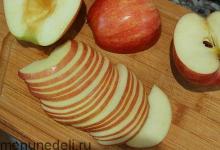 Пошаговый рецепт приготовления слоек с яблоками из слоеного теста